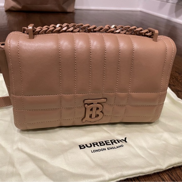Burberry small Lola quilted lamb skin crossbody bag - Picture 4 of 11